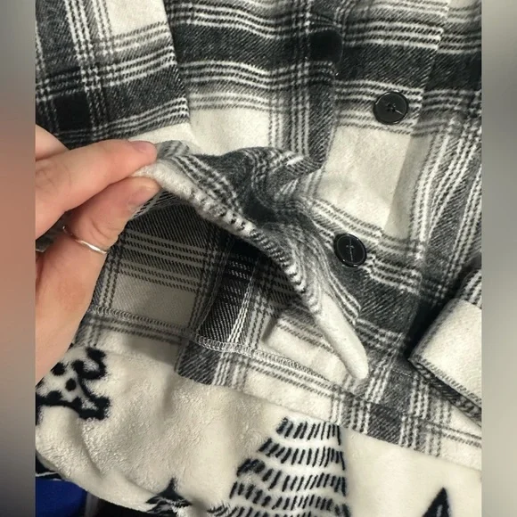 Boutique flannel jacket size 2X - Picture 3 of 3